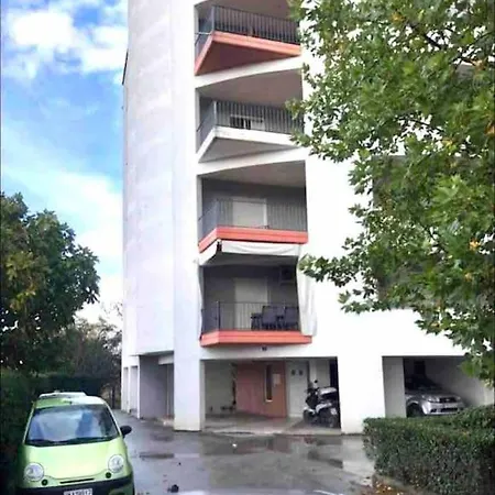 Apartamento Ap 5 With Parking Larissa