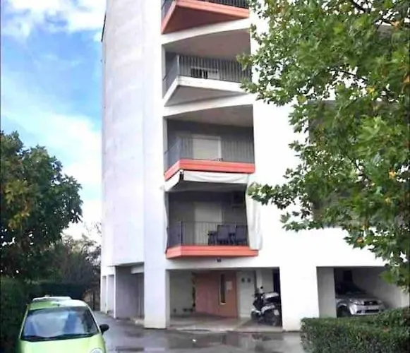 Appartamento Ap 5 With Parking Larissa